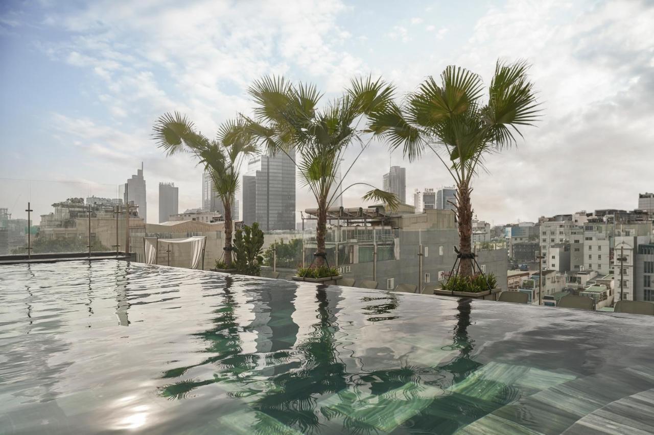 La Siesta Premium Saigon Hotel Ho Chi Minh City Exterior photo View from the rooftop pool