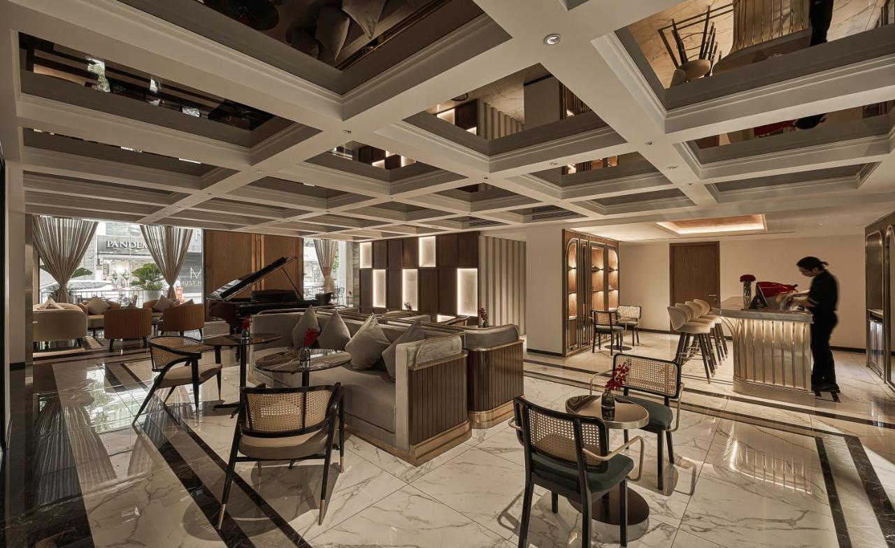 La Siesta Premium Saigon Hotel Ho Chi Minh City Exterior photo The Lounge at the Hong Kong International Financial Centre